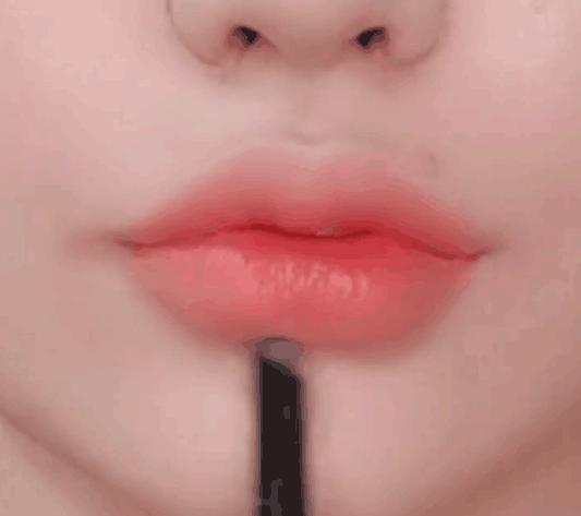 口红的错误涂法,错误的涂口红