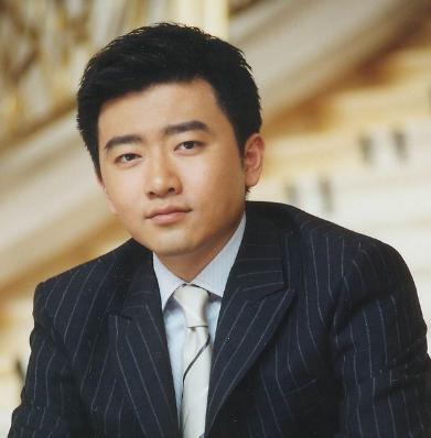 从央视名嘴到阶下囚,芮成钢“被意外死亡”,一手好牌打的稀烂