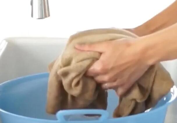 冬季衣服特别厚重，采取这种清洁方式，各种衣服都能轻松搞定