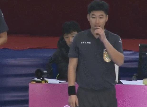 国际五人制足球赛裁判手势,小学生五人制足球裁判哨声及手势