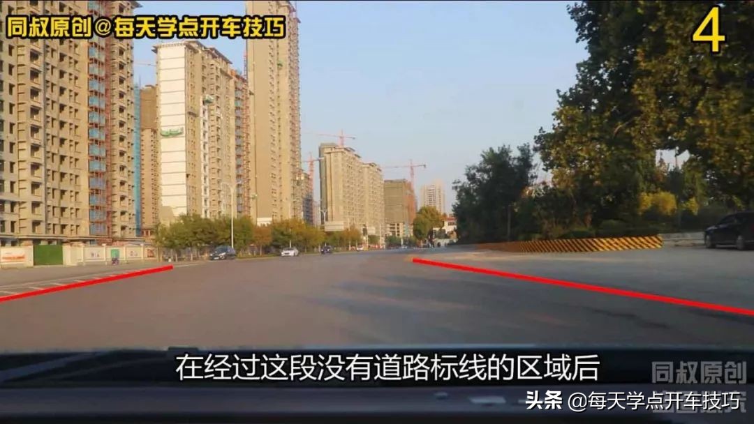 丁字路口直行为黄灯怎样通过,十字路口右转黄灯一直闪可以通过