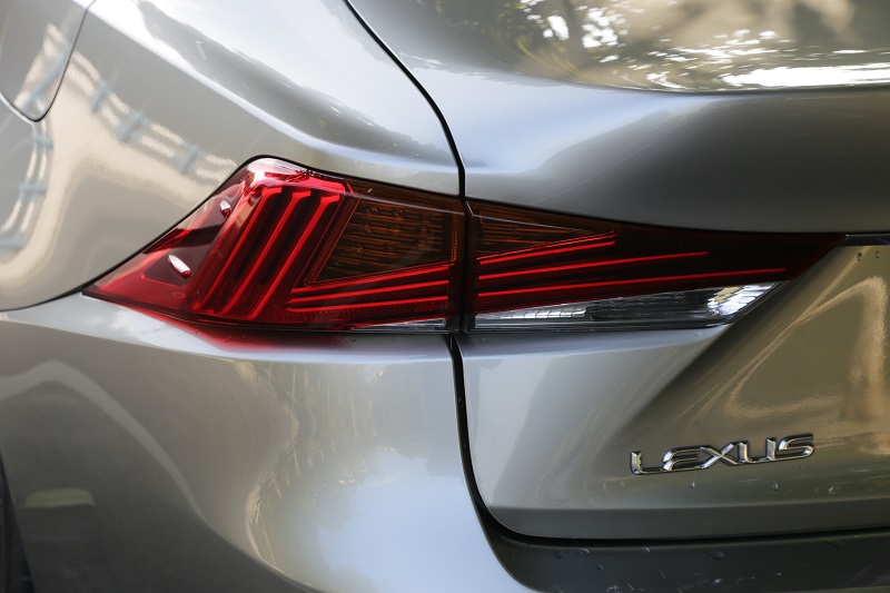 雷克萨斯IS300体验报告：我没法再做一个“肉人”