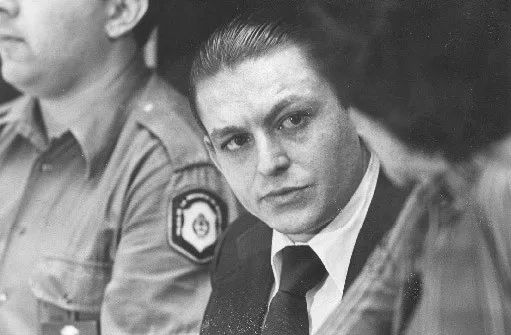 *欲情**疯狂、*社会反**，他美得像梦露却杀人无数