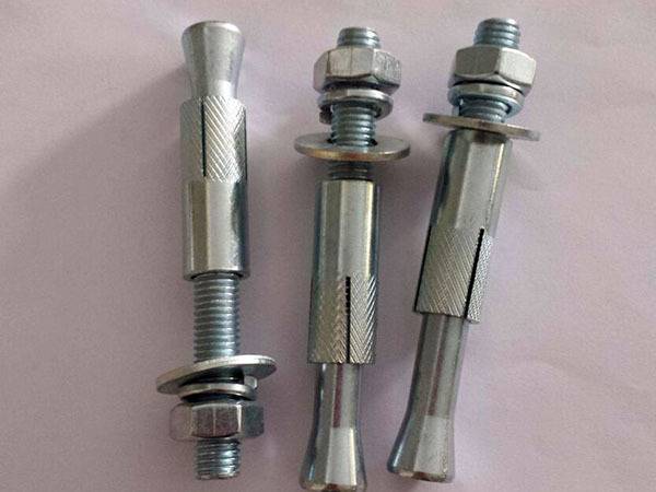 膨胀螺丝嵌入地面该怎么取出来,膨胀螺丝怎么安装在水泥地上