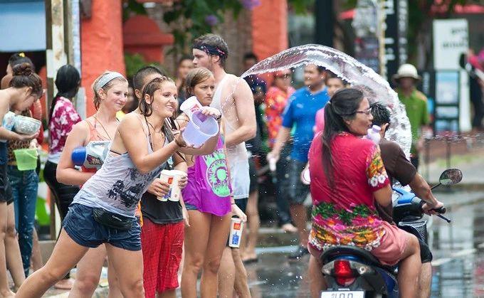 2019泰国泼水节视频,2024年泰国泼水节攻略
