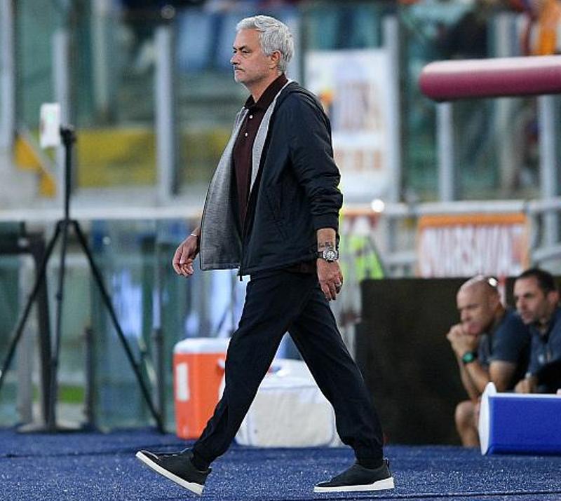 1000万英镑！巴萨前主帅索要巨额遣散费，足坛仅排第10，孔蒂第1