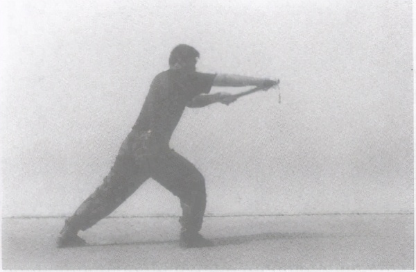 警用防暴棍和匕首警拳,警用防暴橡胶棍杀伤力