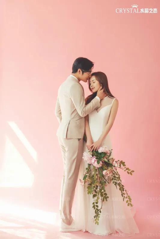 影楼法式内景实景图片,白纱内景婚纱照韩式极简