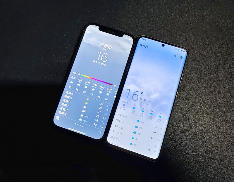 魅族18对比iphone13mini,魅族18和苹果12大小对比