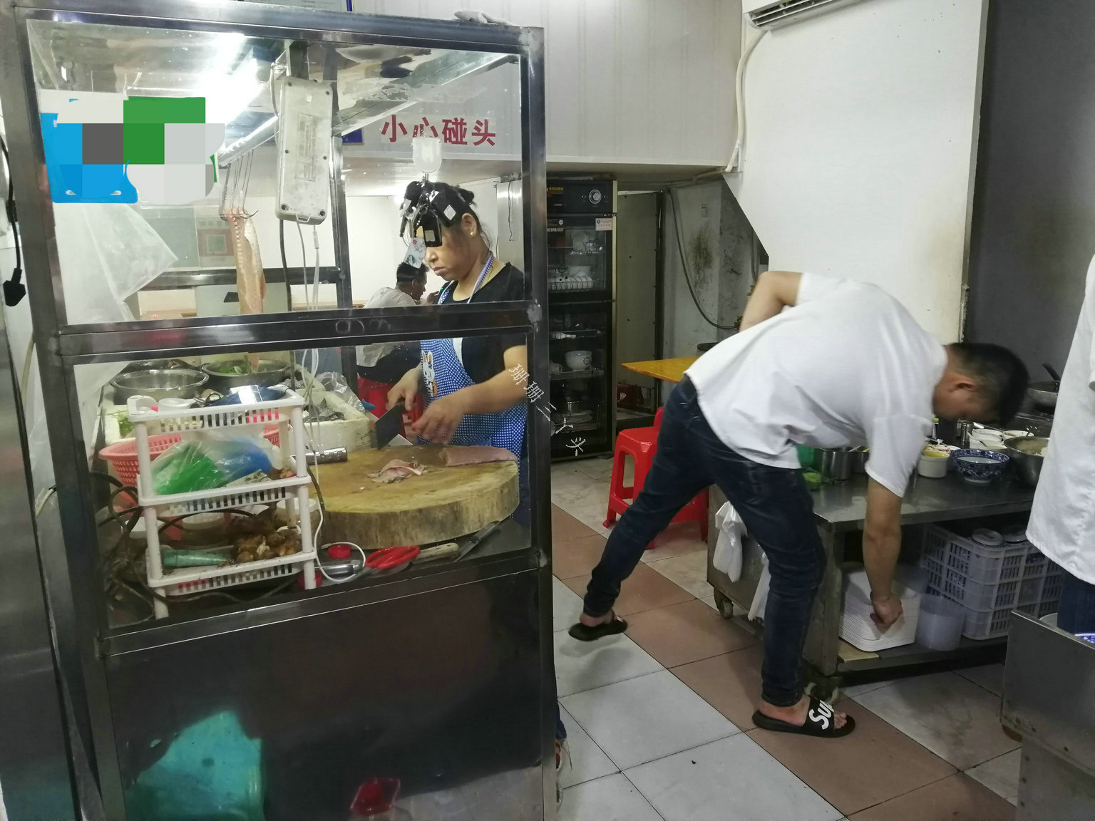 广州游客来潮汕吃白粥小品大全,游客品尝潮州鱼饭