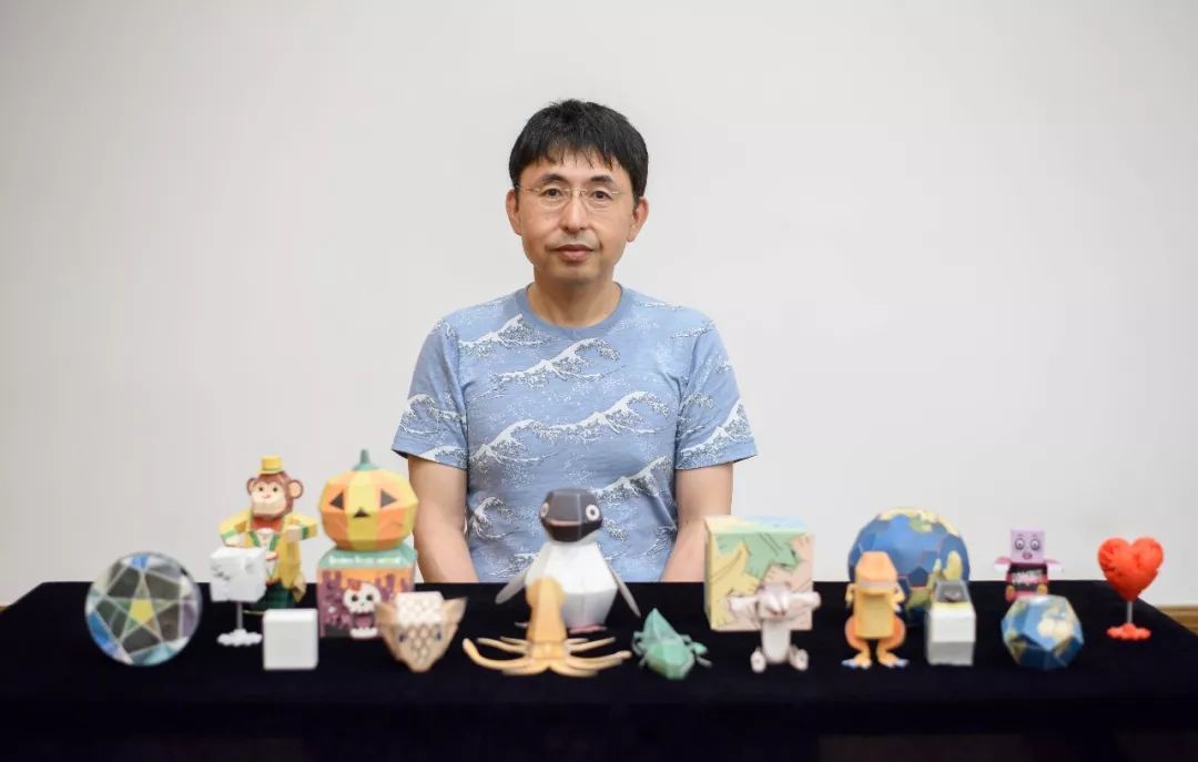 用正方形纸折出的立体中国龙,我们用一张纸做出立体龙