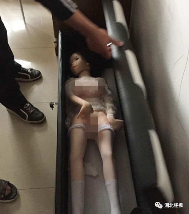 女儿被人校园欺凌爸爸报仇,女儿被男同学弹肩