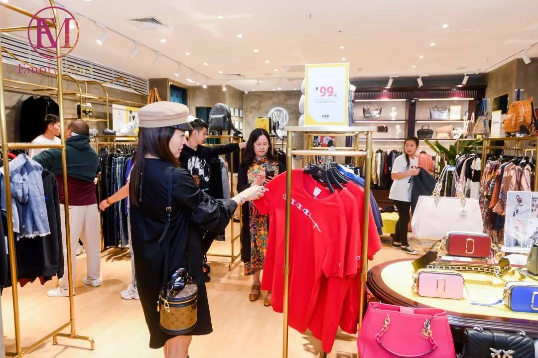 老铁放肆购！潮牌1~3折起，衣麦仓哈尔滨银泰店被时尚咖“攻陷”