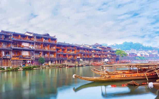 凤凰古城为什么走红,凤凰古城因何扬名于世