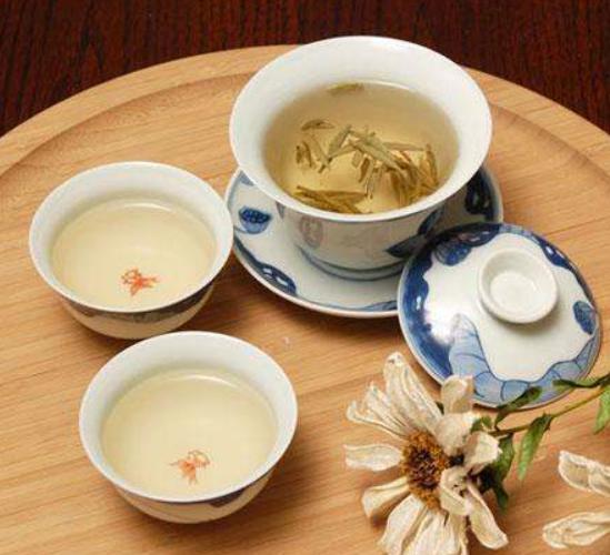 值得女人喝的白茶,白茶女人喝了哪些好处