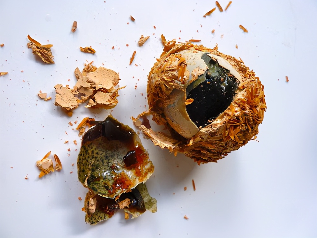 怎么选皮蛋蛋黄才不会稀,皮蛋的正确煮法