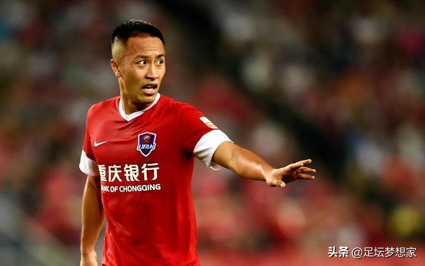 足坛历史十大球星c罗,现役足球巨星排名前十名c罗