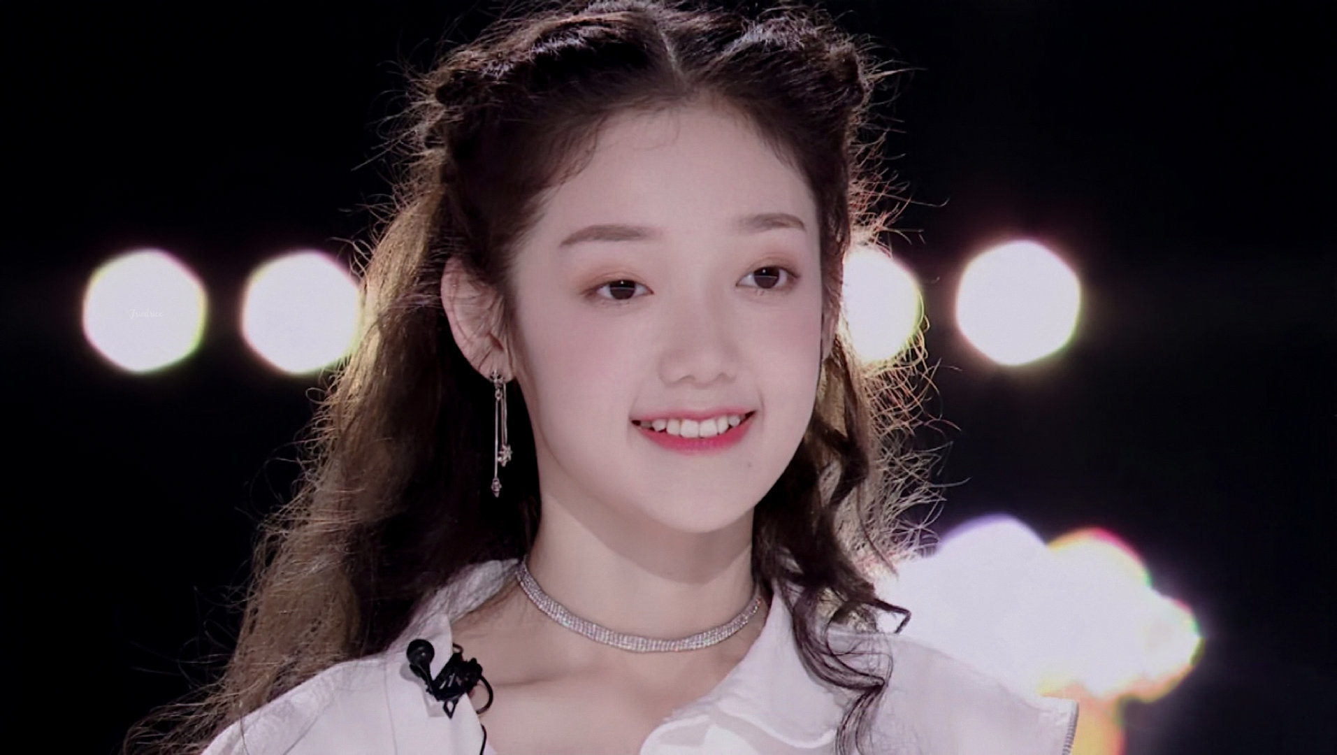 大小眼女生如何变美,女生眼距宽对颜值的影响