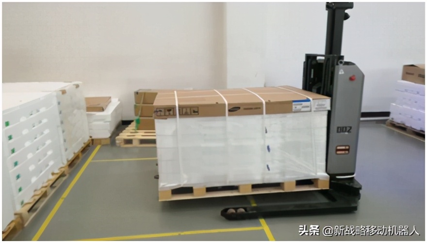 「双年度创新产品奖」国自机器人-窄巷道叉式堆垛机器人SLIM