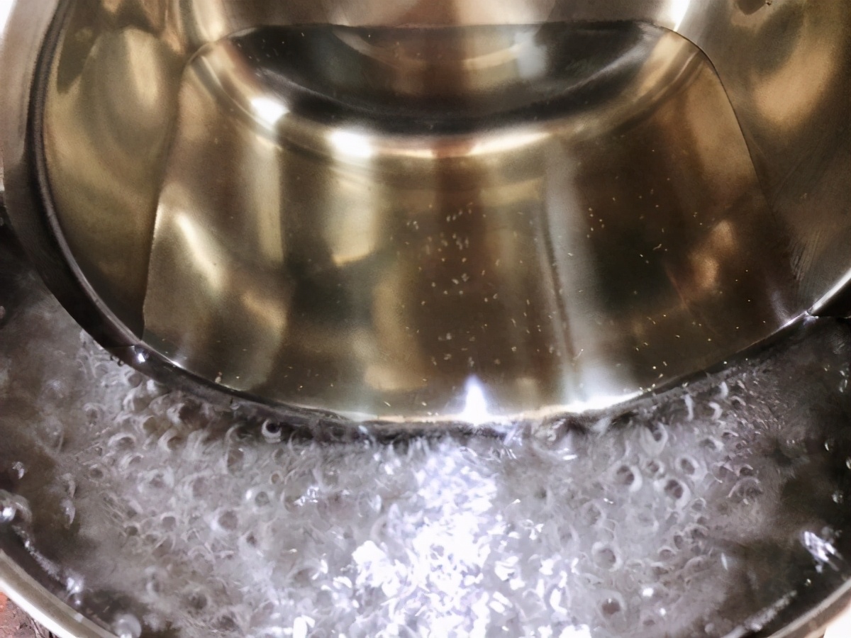 家里喝不完的奶粉，做成酸奶，味道很好，比买的酸奶味道还浓郁