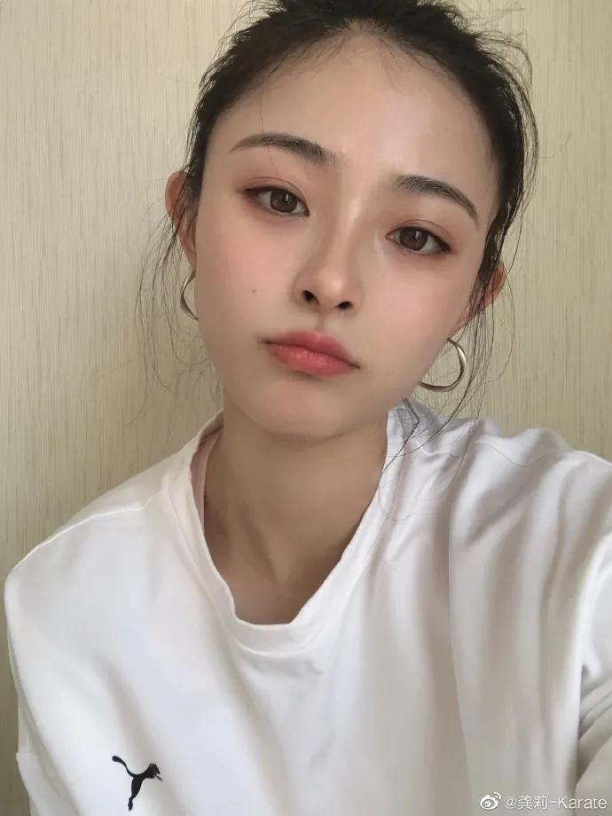 这样的“*力暴**萝莉”，丑吗？