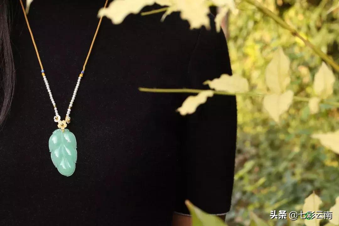 选翡翠当然不能马虎！翡翠代表了你的心