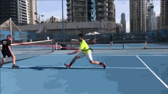 职业球员练习大全，飞身拦截穿越球不在话下