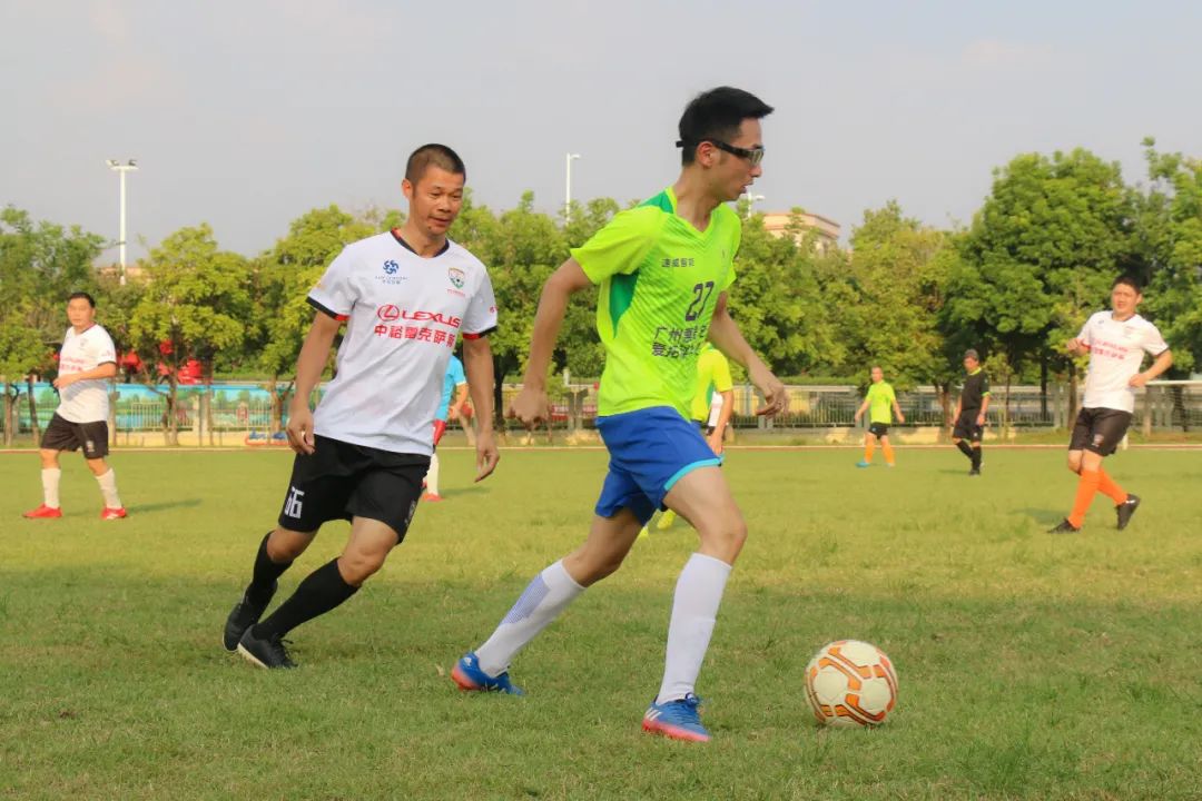当足球之乡球队与广州高校校友冠军“激情相遇”,你更支持谁?
