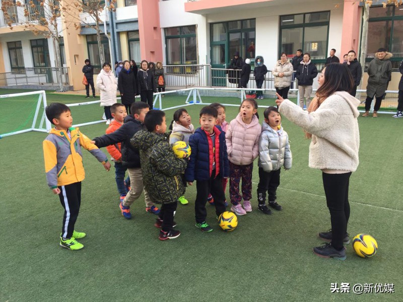 情暖寒冬关爱无限!莱西市幼儿足球教师零距离体验趣味足球公开课