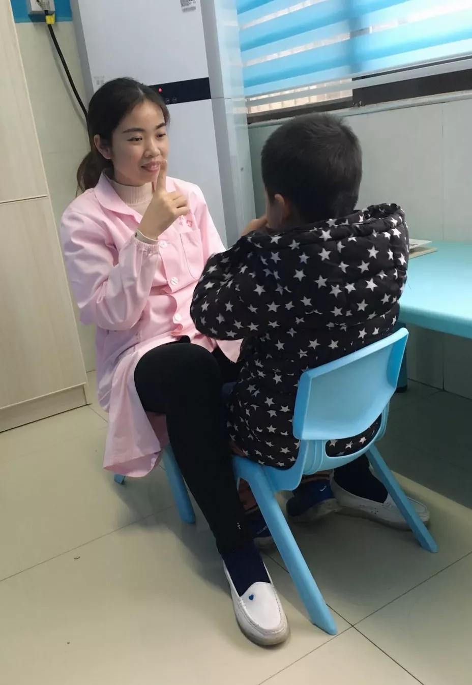 县医院有儿童康复中心,人民医院东区院区儿童康复科