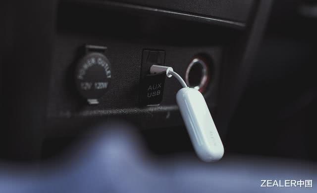 飞行达人的旅行伴侣：苹果*用御**AirFly蓝牙适配器