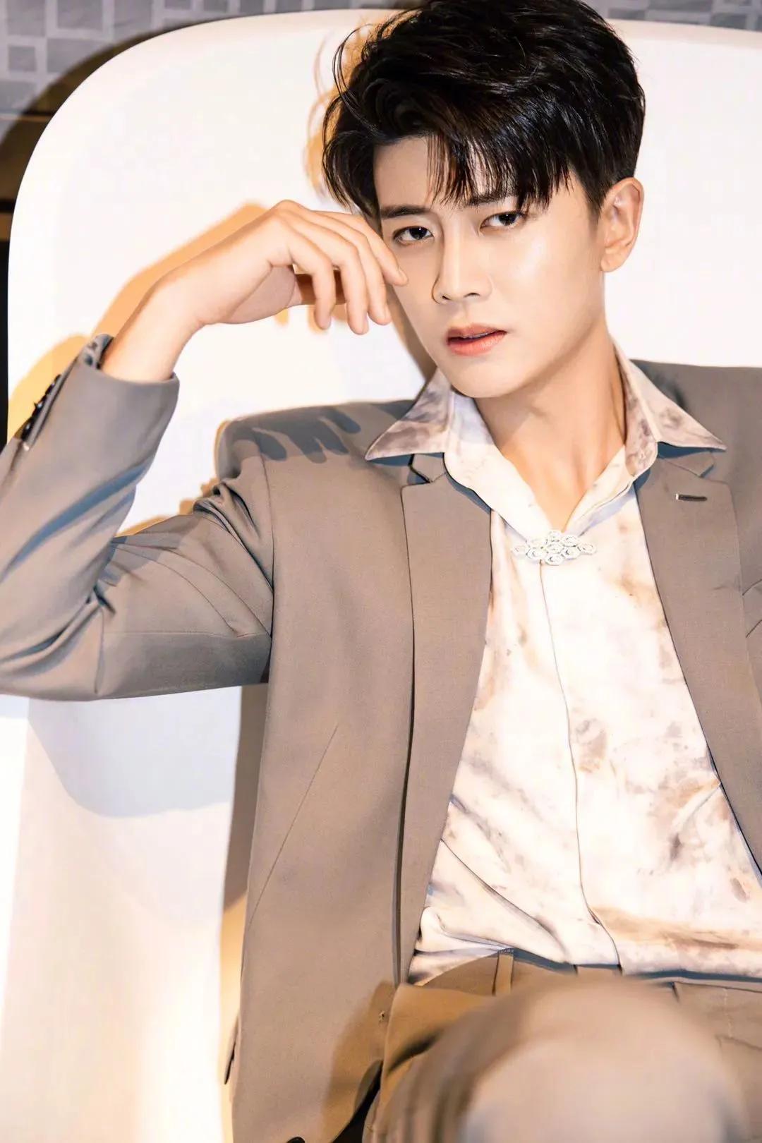 英年早婚的男星合集,英年早婚的男明星