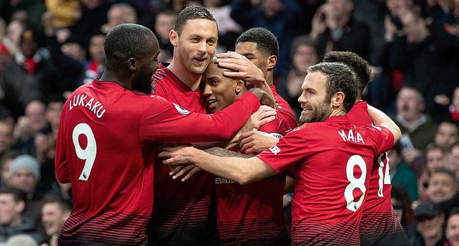 曼城打赢利物浦曼联球迷的反应,曼城攻打安菲尔德