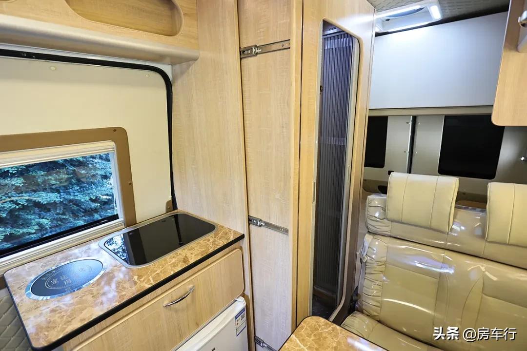 房车价格5-10万元低顶b型房车,房车大全20-30万的c型高档房车