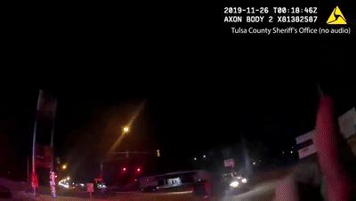 坐车不系安全带小孩子飞出去,大巴小孩没系安全带被甩出视频