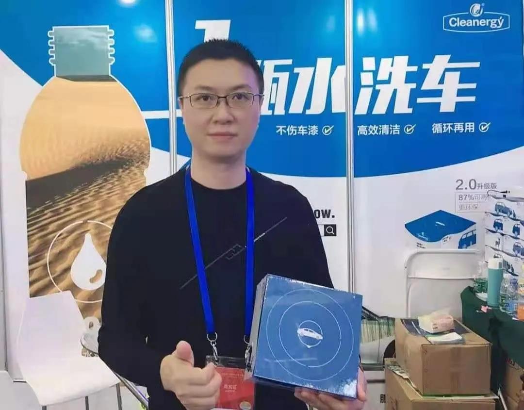 黑科技创新陈新全推动《一瓶水洗车》低碳环保效应