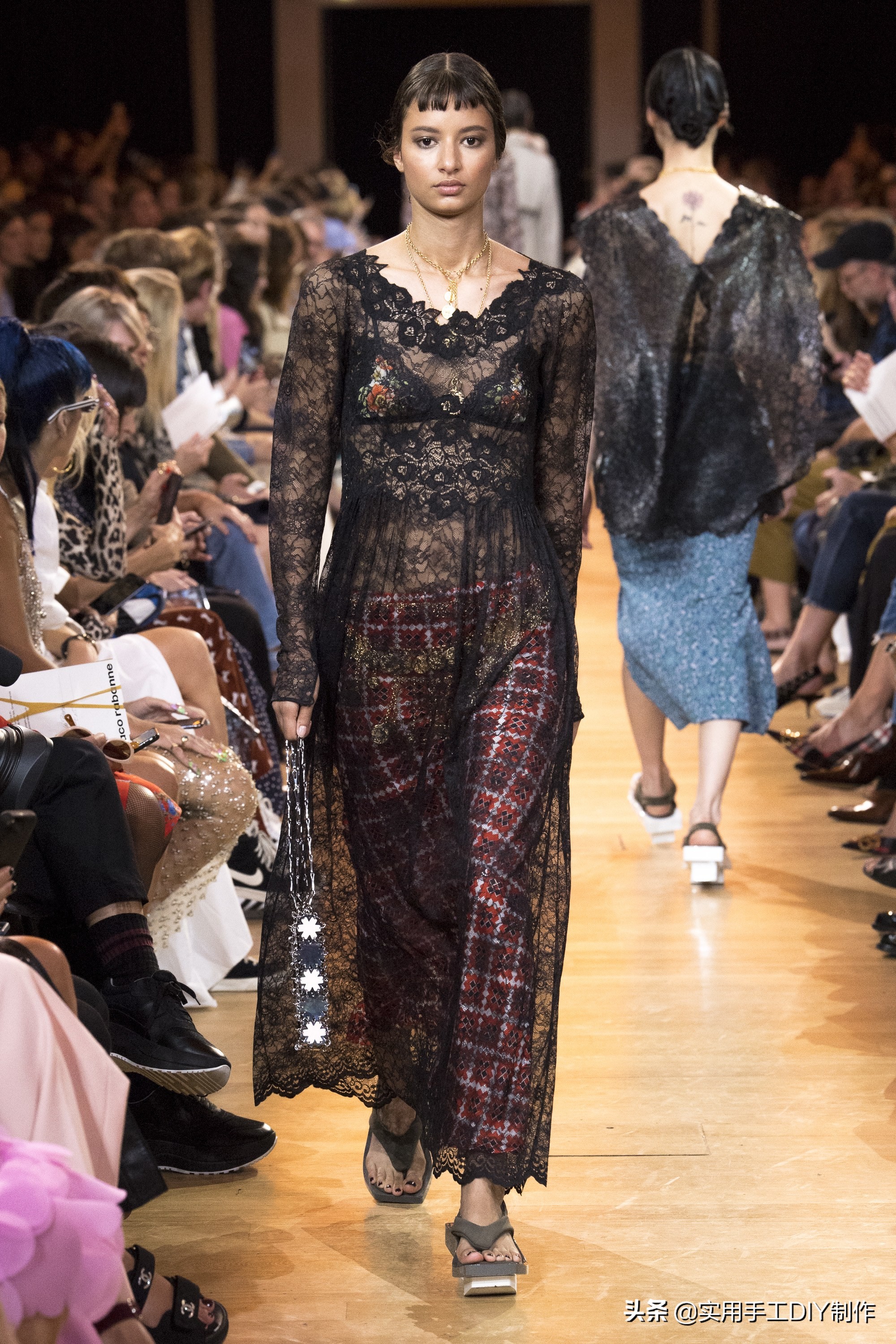 时装周pacorabanne系列2020,pacorabanne2021春夏系列金属长裙