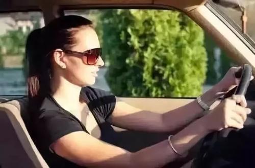 汽车暴晒座椅烫,汽车座椅被晒太热怎么办