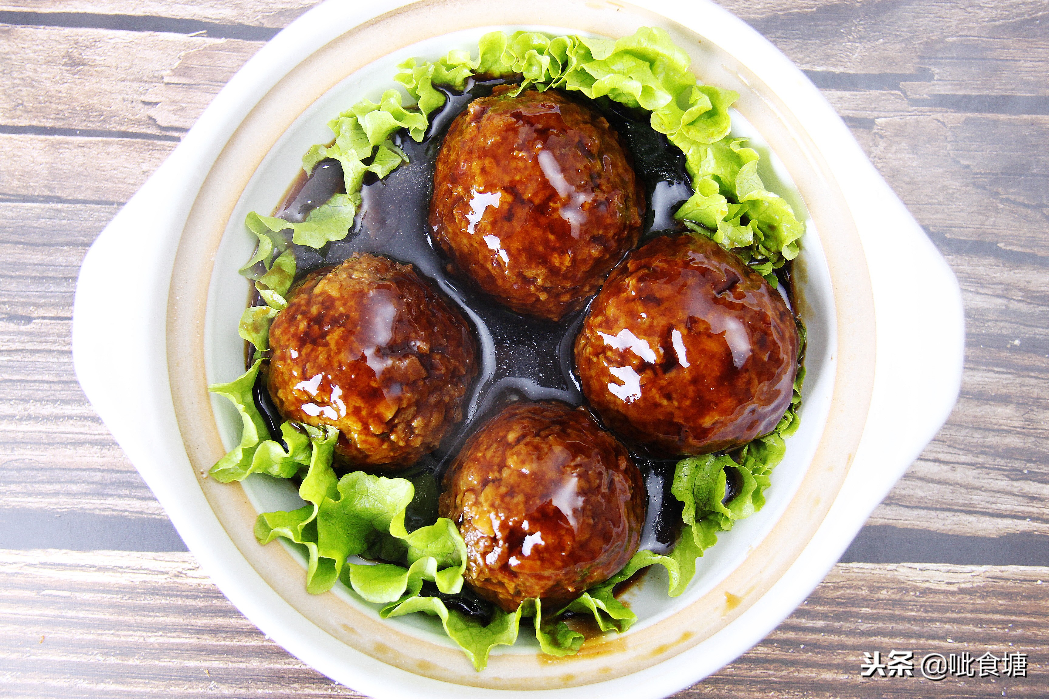 四喜丸子与红烧狮子头的区别,四喜丸子红烧狮子头是炖还是蒸