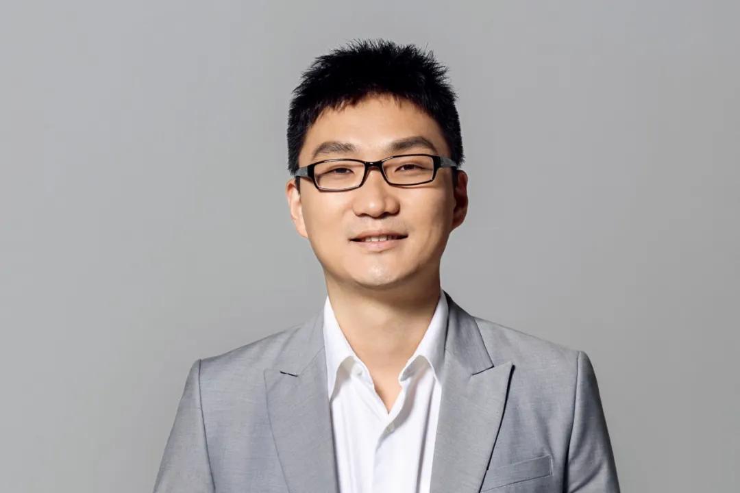 市值逼近700亿美元，拼多多顶两个百度，40岁黄峥身价300亿美元