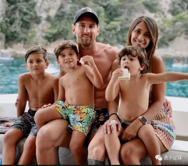 足球最深情的球员女友,足球运动员与球迷的暖心时刻