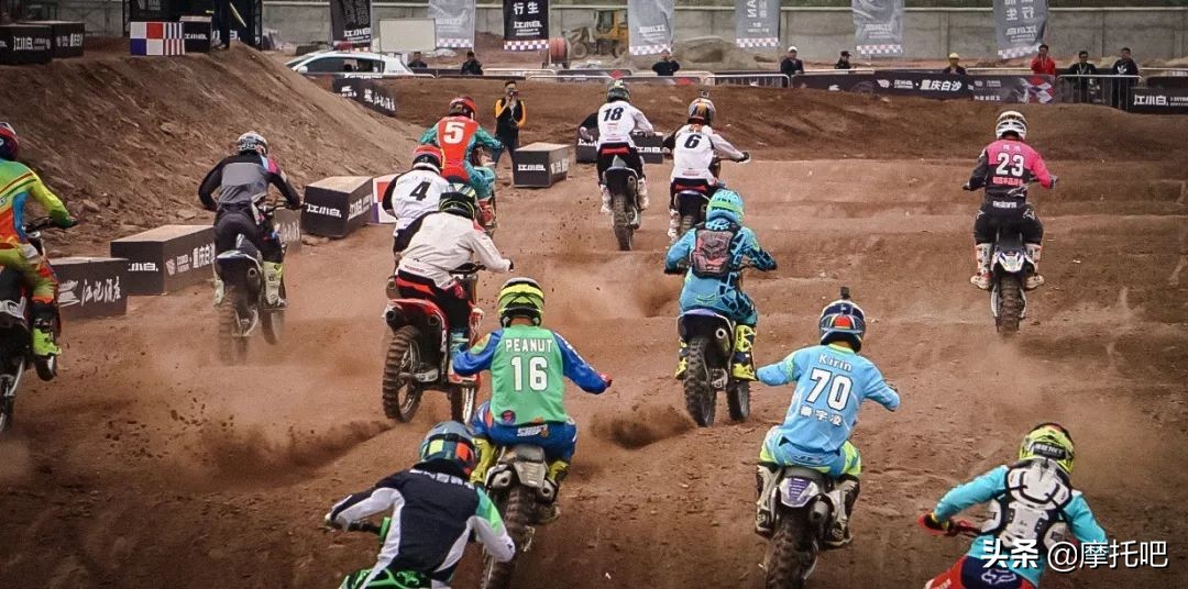 这摩托真好喝。。。不对....这酒真好骑！