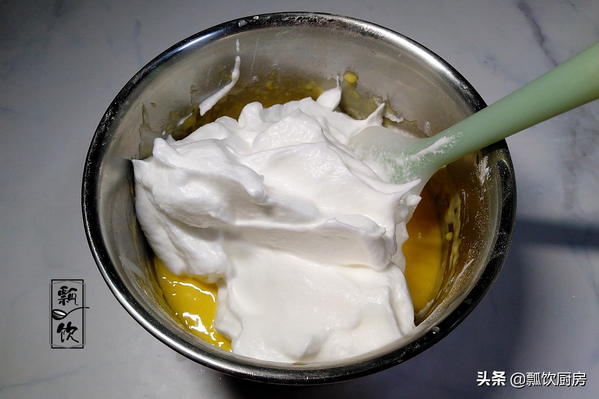 用高筋面粉做蛋糕最简单的方法,低筋面粉怎样做蛋糕更蓬松