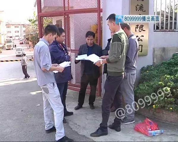 网约司机开车冲进滇池 (网约车司机把车开进滇池)