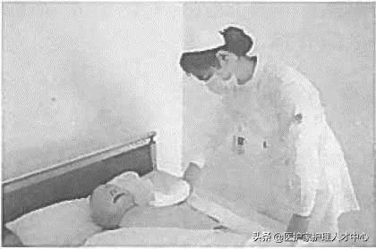 护理老年人清洁口腔,老年人身体清洗护理