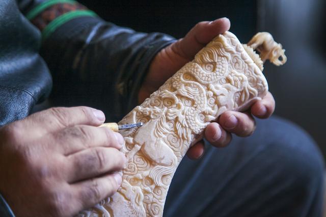 用骨头拼成的工艺品,用骨头做的蒙古艺术