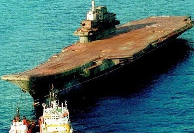锈迹斑斑的瓦良格号，乌克兰贱卖给中国，催生了“辽宁号”的诞生