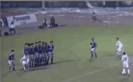 足球史上最好的任意球高手,两位任意球大师的十大神来之笔