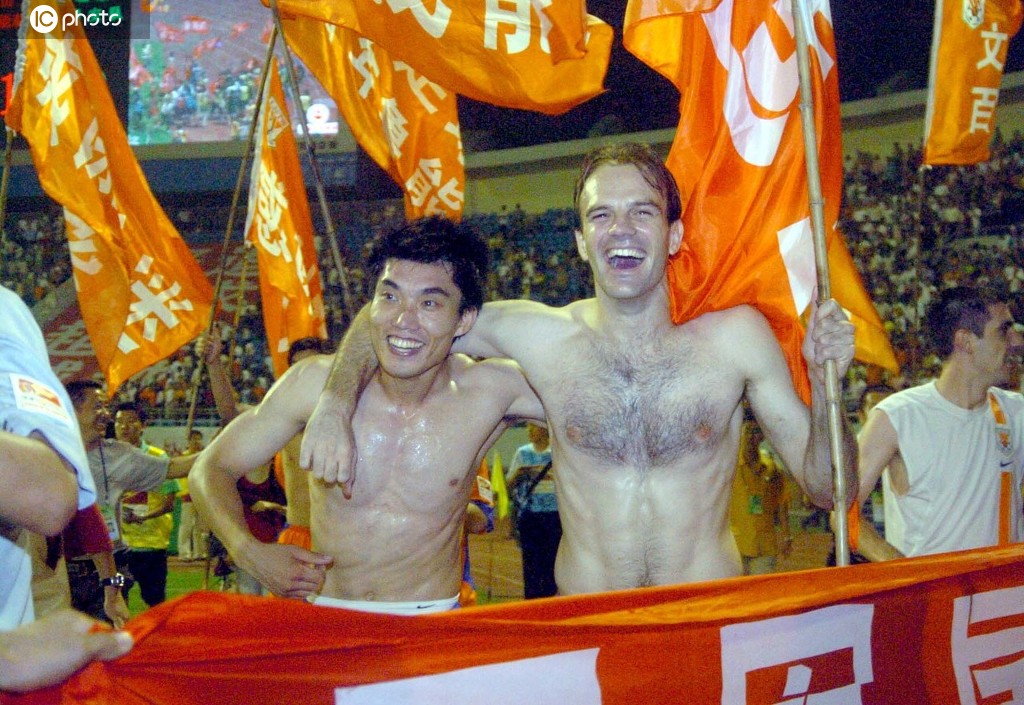 中国球员并非全是白斩鸡魔鬼筋肉人中超也有C罗式身材