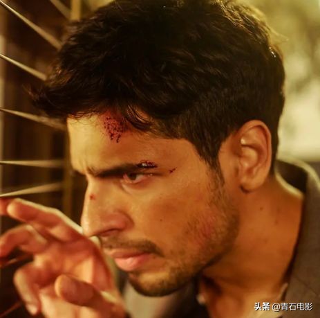 10月院线片的遗珠《天作谜案》，豆瓣6.8给低了，追车巷战反套路